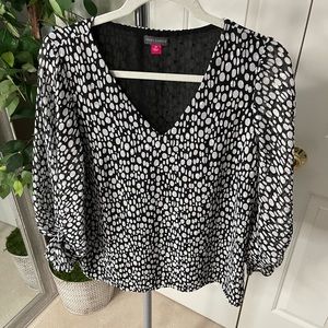 Vince Camuto black and white blouse size medium